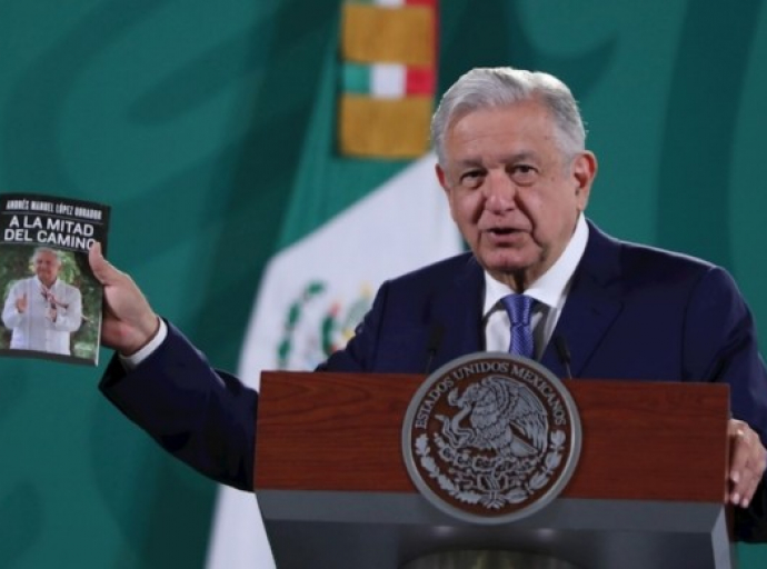 Conoce "A la mitad del camino", el nuevo libro de López Obrador 