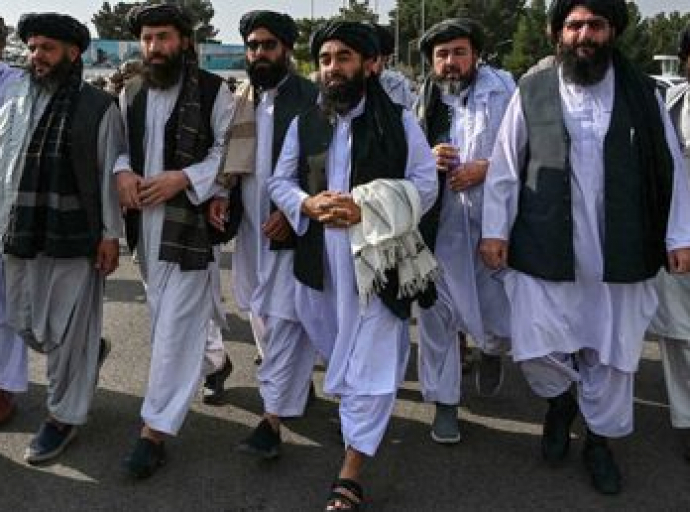 Estado Islámico festeja en aeropuerto de Kabul retirada de EU