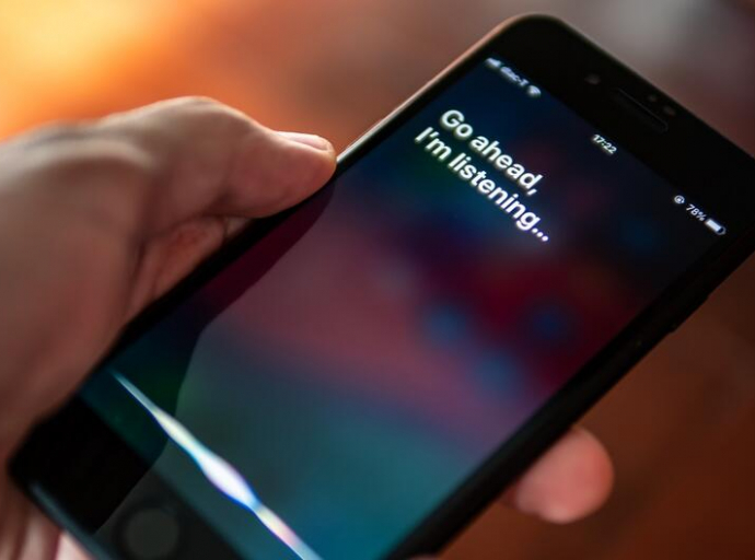 Apple enfrenta demanda por espionaje de Siri