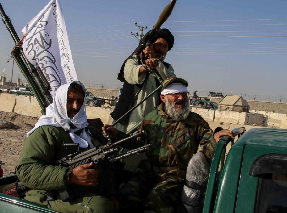 Talibanes ya han "acogido" y "refugiado" a miembros de Al Qaeda