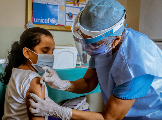 Hugo López-Gatell afirma que se vacunará a 1 millón de menores de edad en México 