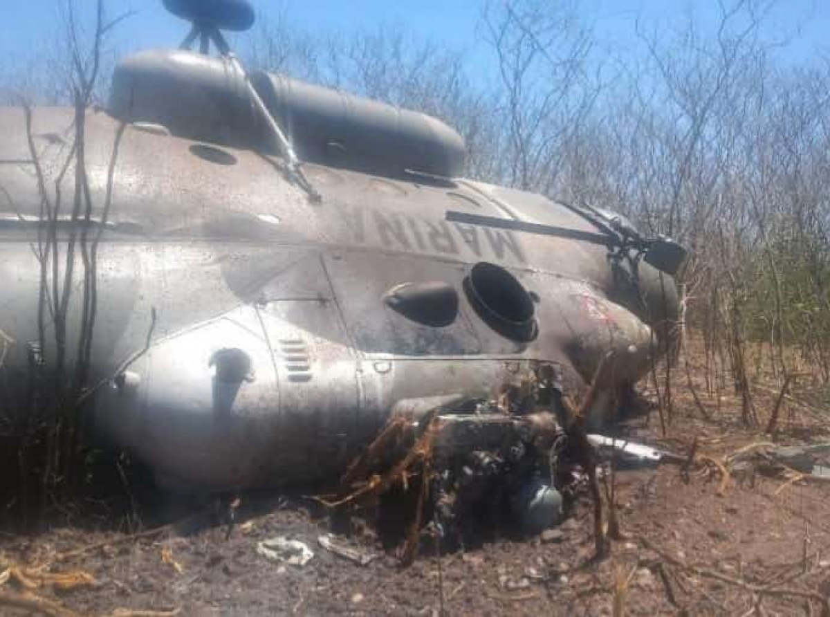 Helicóptero se desploma, atendía incendio forestal en Álamos