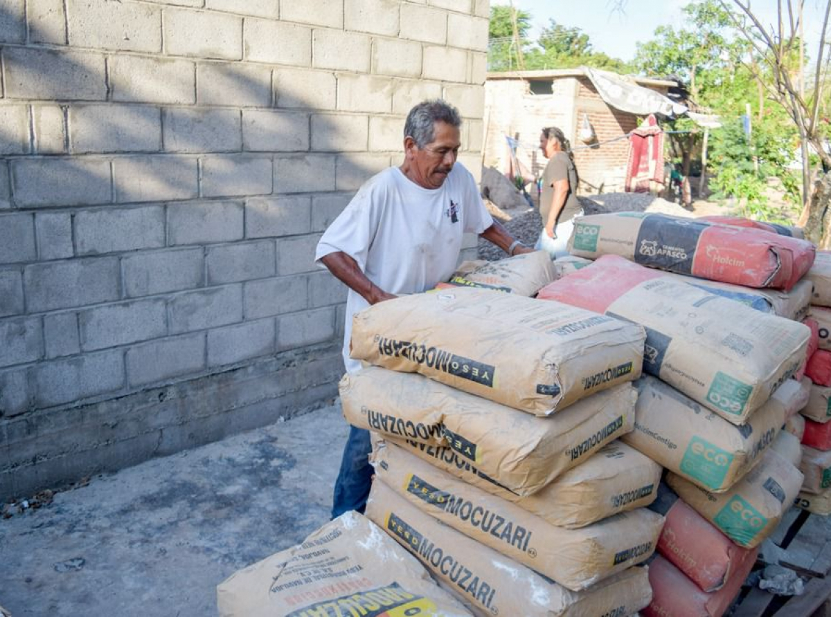 “Una bendición la ayuda del presidente Mayito”, asegura beneficiaría de vivienda