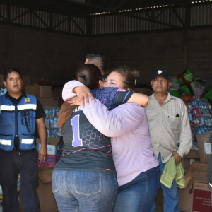 Familias de Empalme y Guaymas reciben víveres de navojoenses