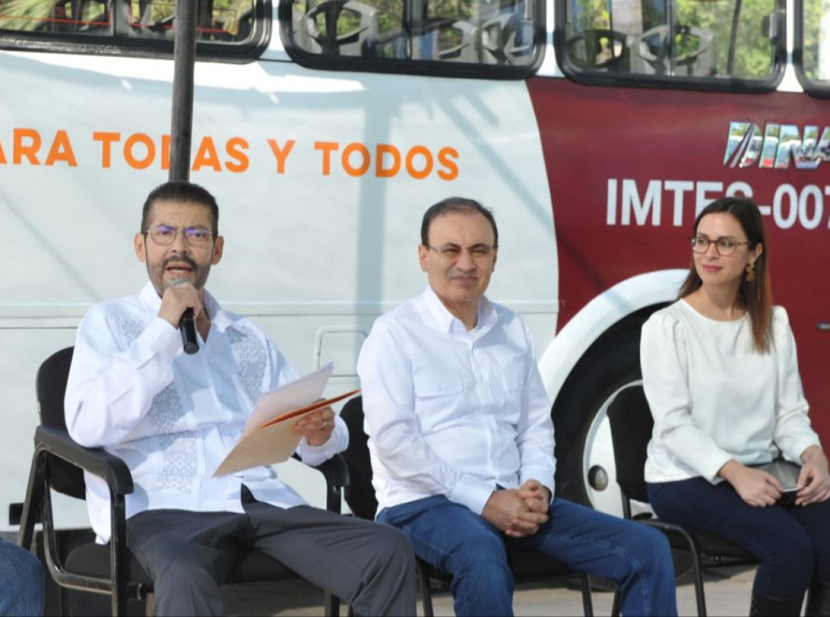 ‘Mayito’ recibe camiones para reactivación de servicio urbano
