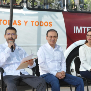 ‘Mayito’ recibe camiones para reactivación de servicio urbano
