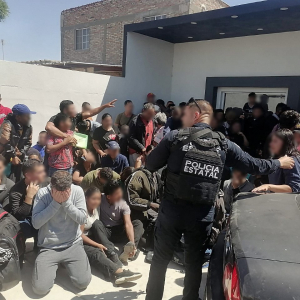 Más de 100 migrantes son liberados, estaban en una vivienda