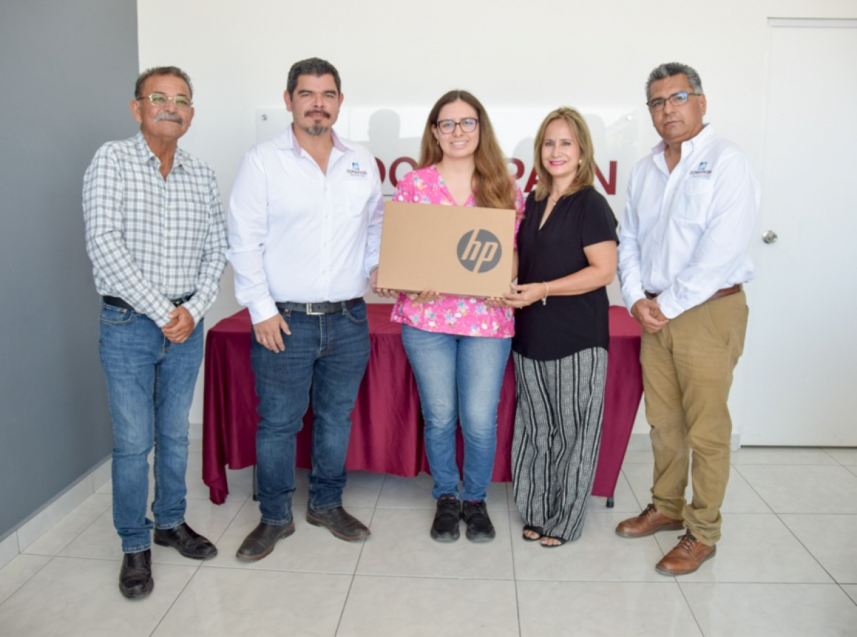 Oomapasn entrega laptops a ganadores de “Regreso a Clases”